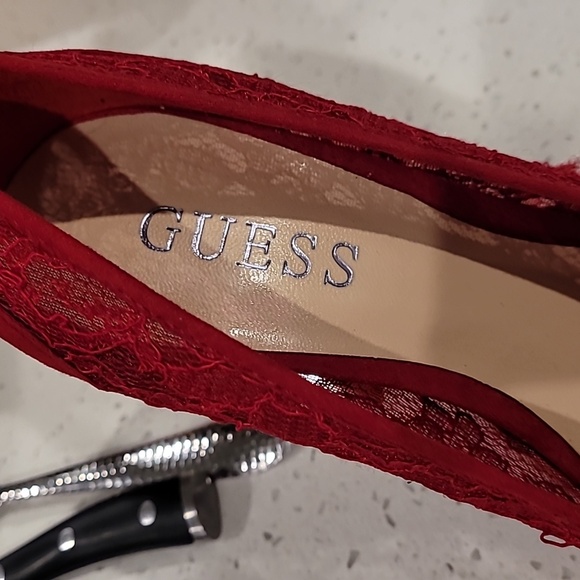 GUESS - Picture 4 of 5